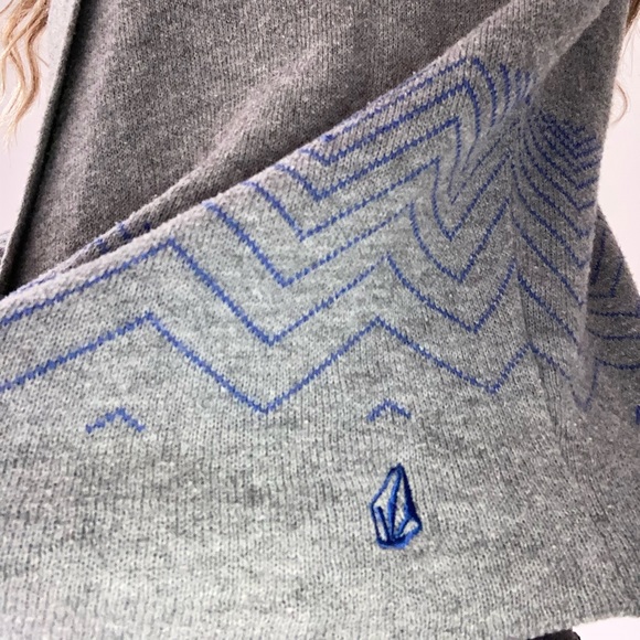 Volcom grey organic knit sweater size small with blue details - Picture 9 of 10